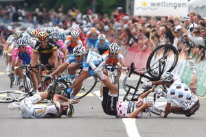 papel del casco en una caida