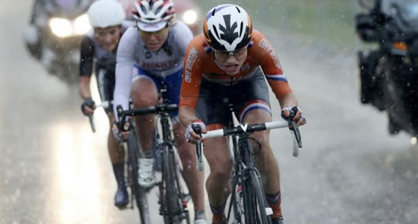 ciclistas y frio chicas