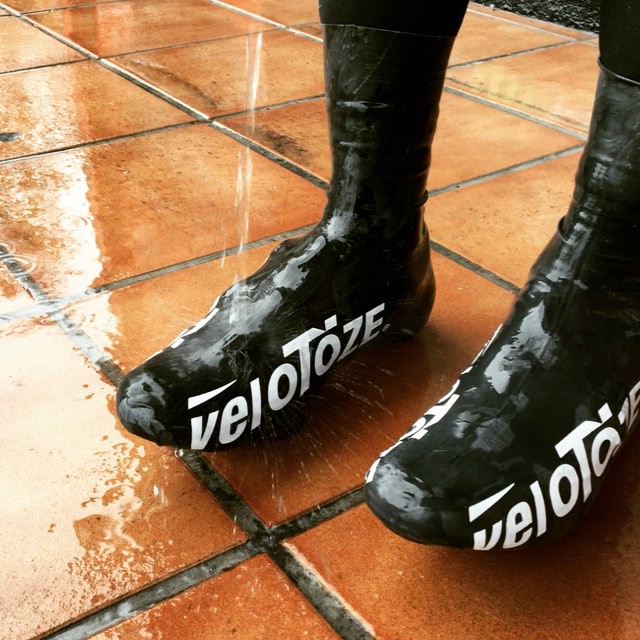 cubrezapatillas-velotoze-lluvia
