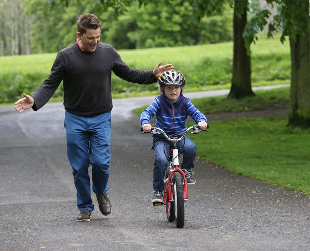 Enseñar a montar en bicicleta